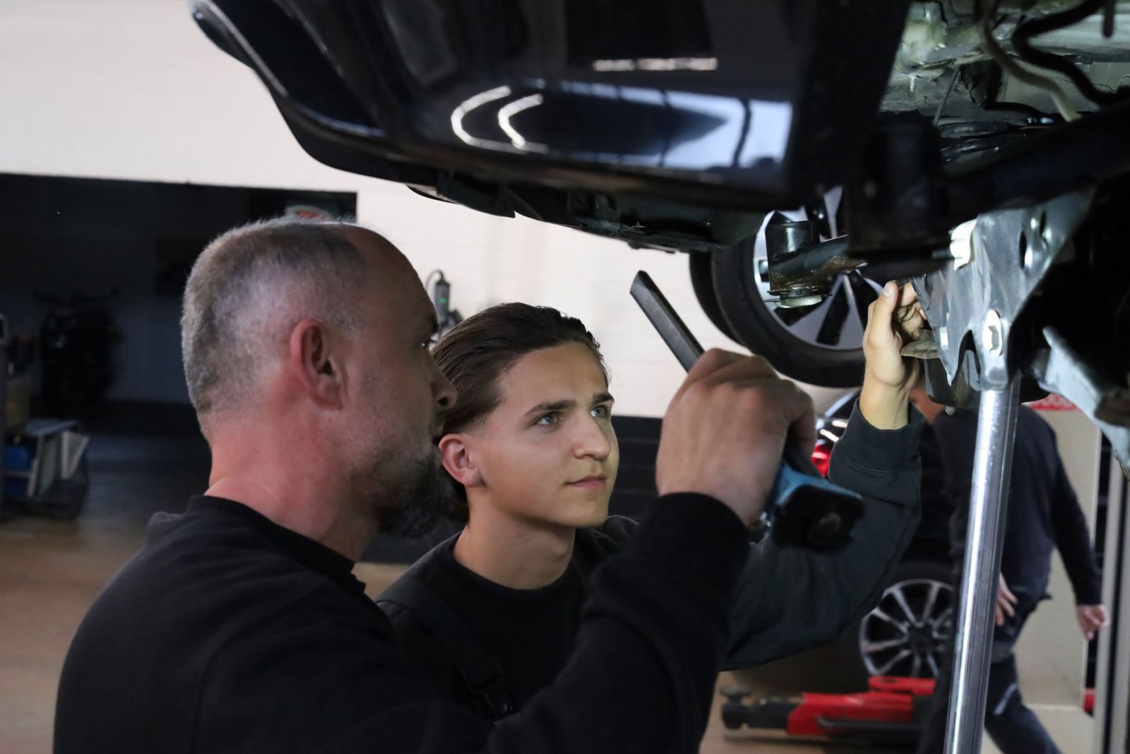 Fachmännische-Wartung-und-Reparatur_Garage-Rao